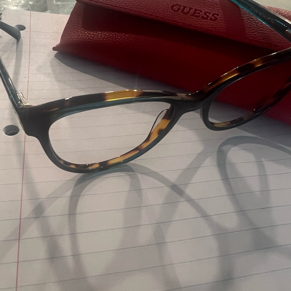 New guess frame Gu2768 tort/blue temples